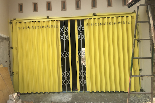 Pintu Toko Harmonika